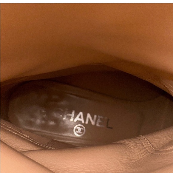 CHANEL Cream/Nude Ascot Western Ankle Boots/40 - Picture 5 of 6